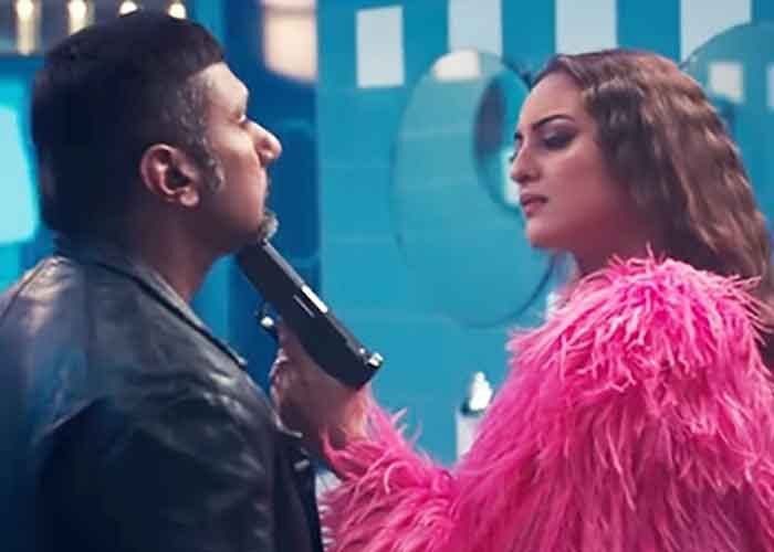 Sonakshi Sinha Yoyo Honey Singh Reunite For Kalaastar 