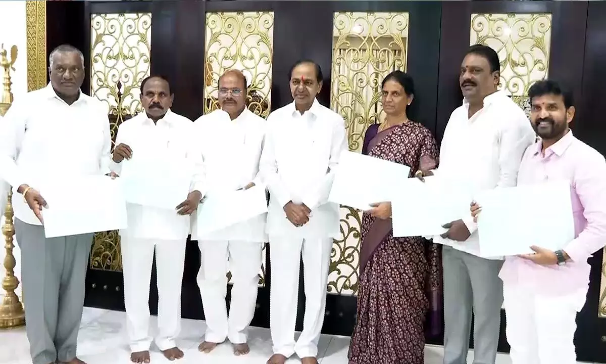 KCR handing over B forms to BRS candidates at Pragati Bhavan.