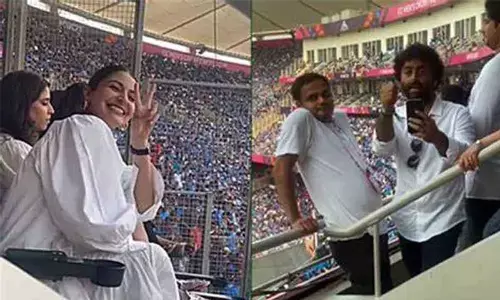 Arijit Singh requests Anushka Sharma for picture at India-Pak match, video goes viral