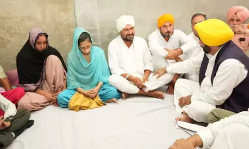 Punjab CM hands over cheque for Rs 1 crore to family of Agniveer