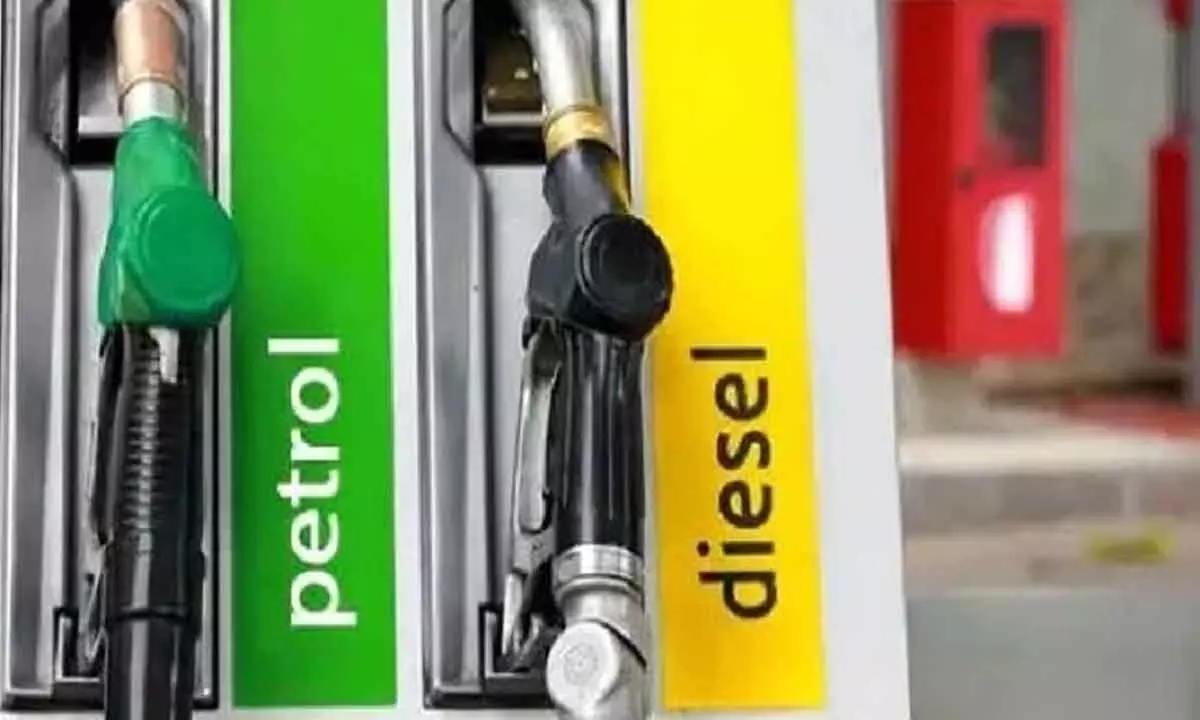 Petrol and diesel prices today stable in Hyderabad, Delhi, Chennai and Mumbai on 07 December, 2023