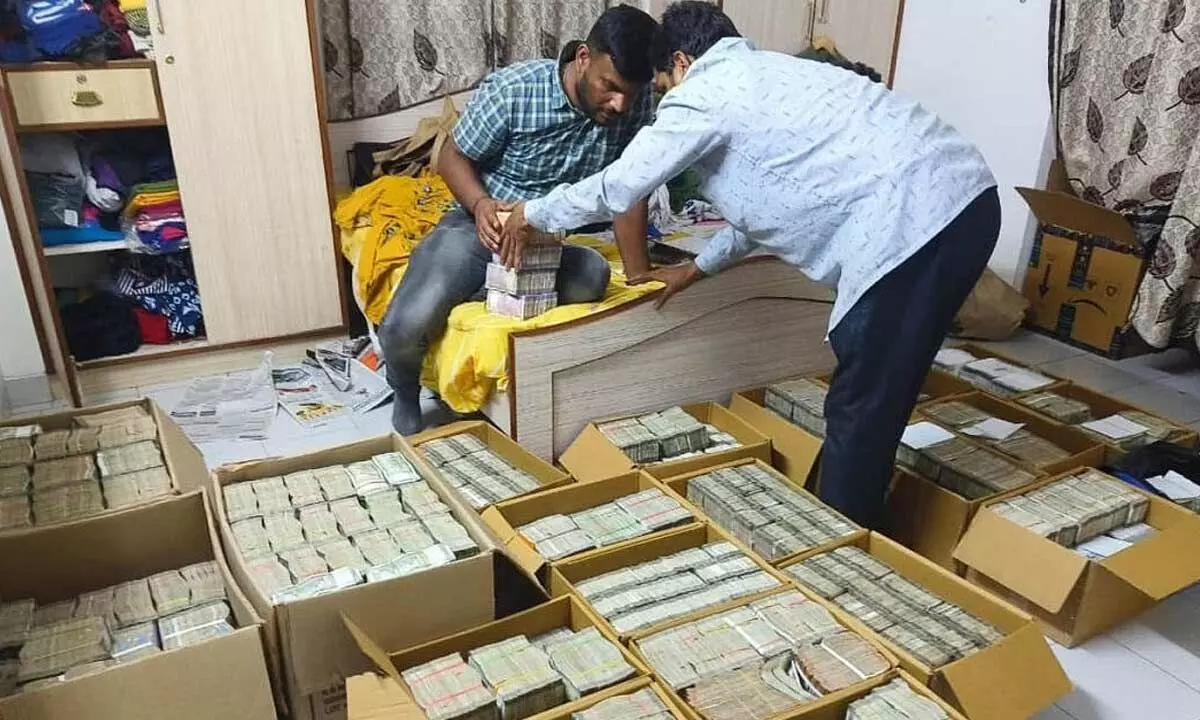 I-T dept seizes Rs 94 cr cash, jewellery