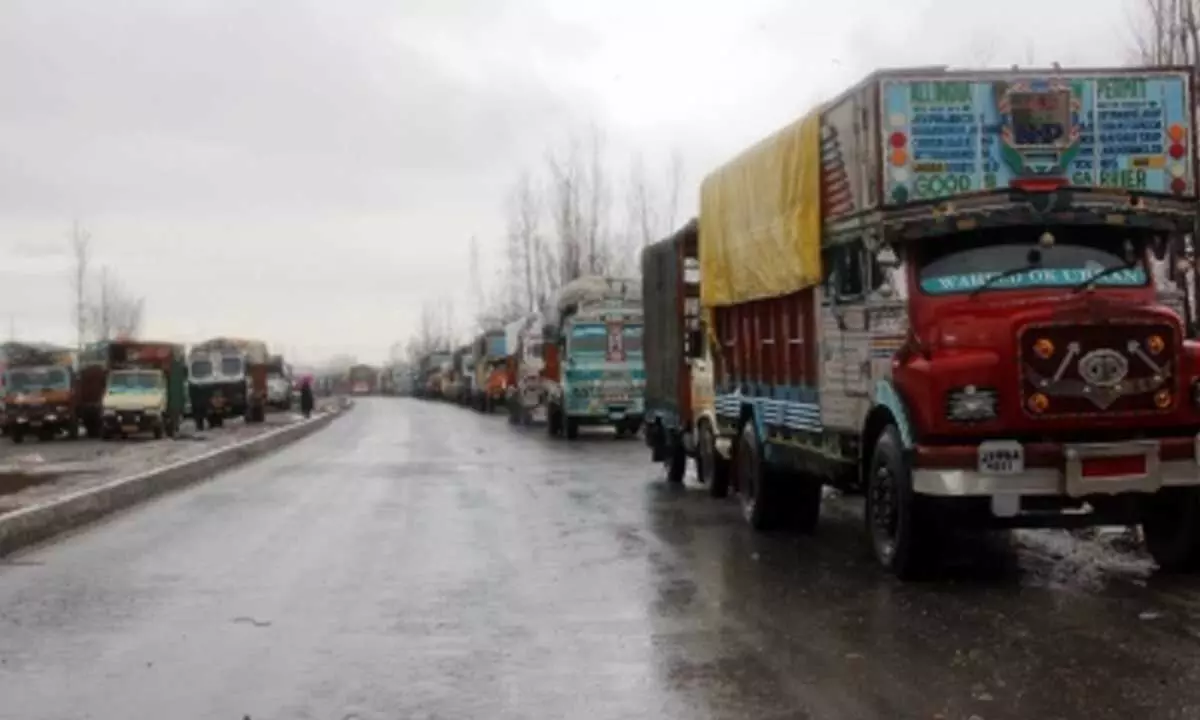 Traffic movement halted on Jammu-Srinagar National Highway
