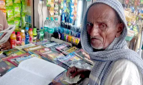 Nalgonda: Octogenarian book lover inspires youth