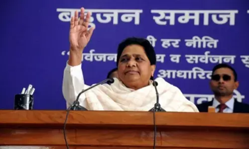 Telangana BSP promises smartphones, washing machines for women workers