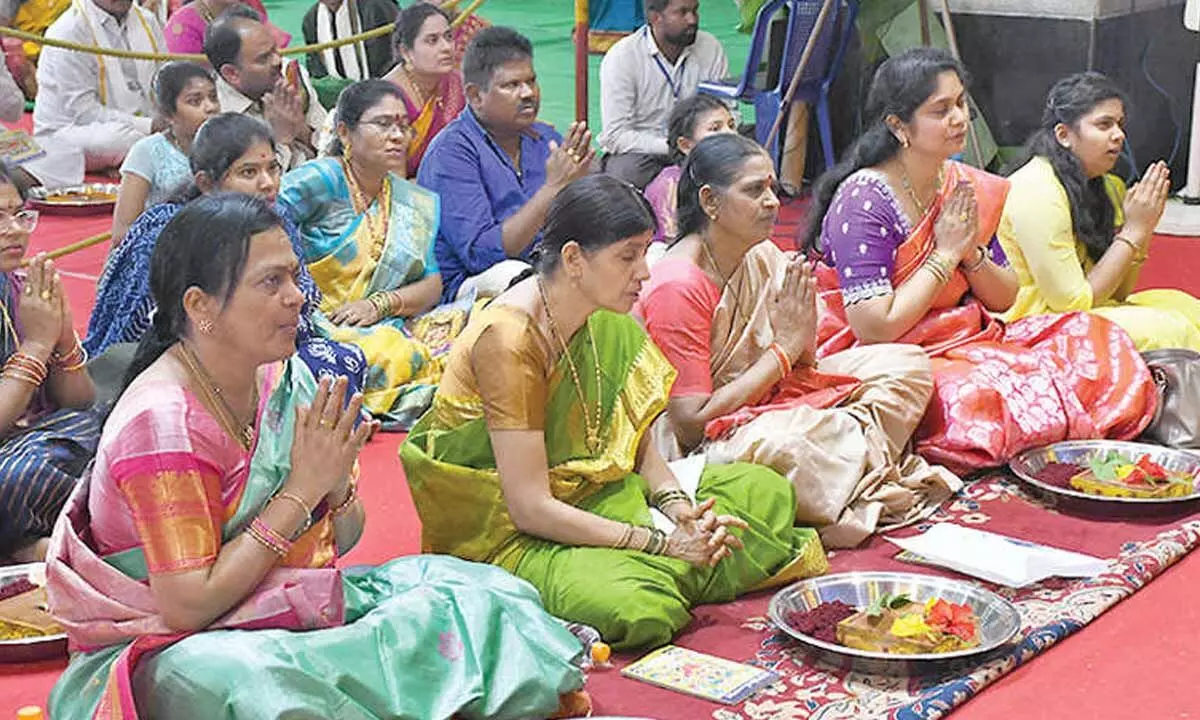 Vijayawada: Devotees rush continues atop Indrakeeladri