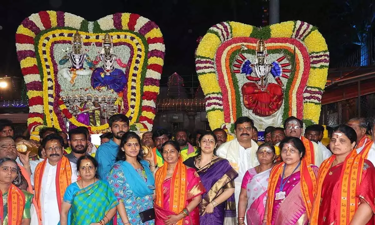 Procession of Lord Mallikarjuna Swamy and Goddess Bhramaramba Devi on Ravana Vahanam in Srisailam on Tuesday