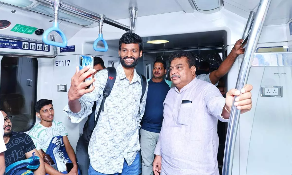 Minister MB Patil travels in Namma Metro to Kengeri for an event