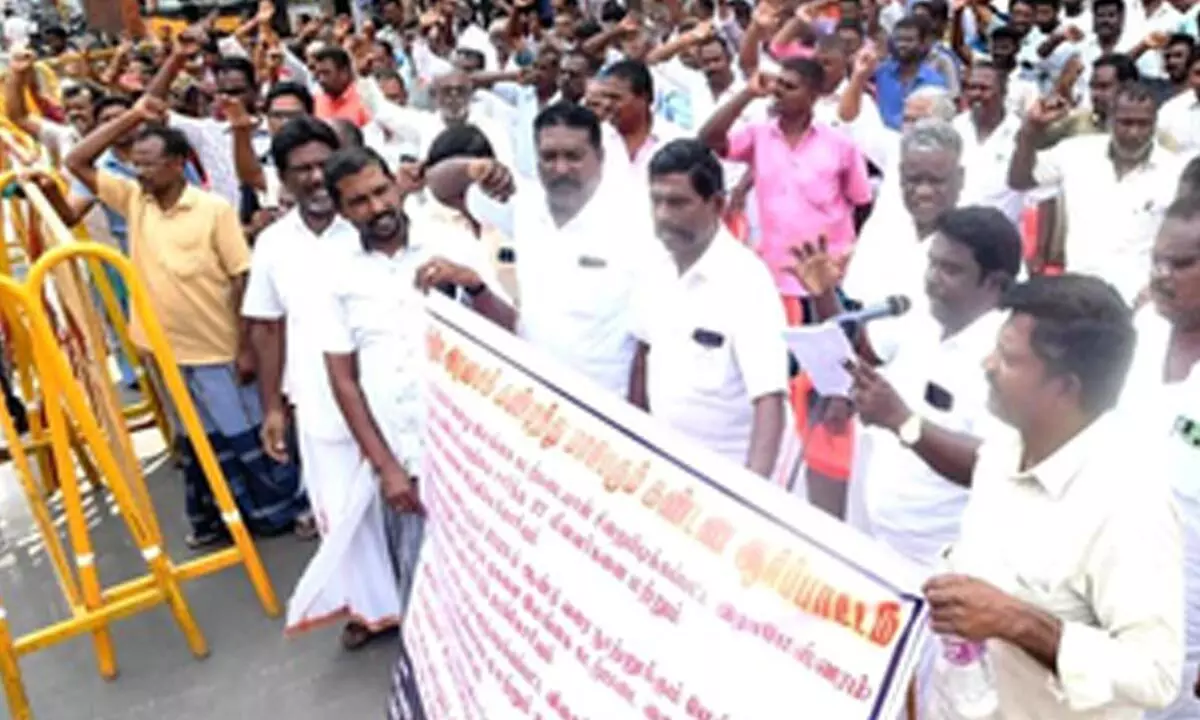 TN fishers arrest in Sri Lanka: Protest staged in Rameswaram demanding Centres intervention