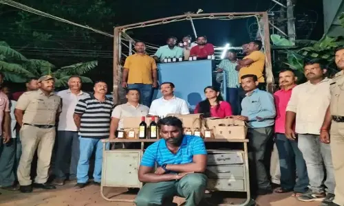 Excise officials bust illicit liquor transporting racket