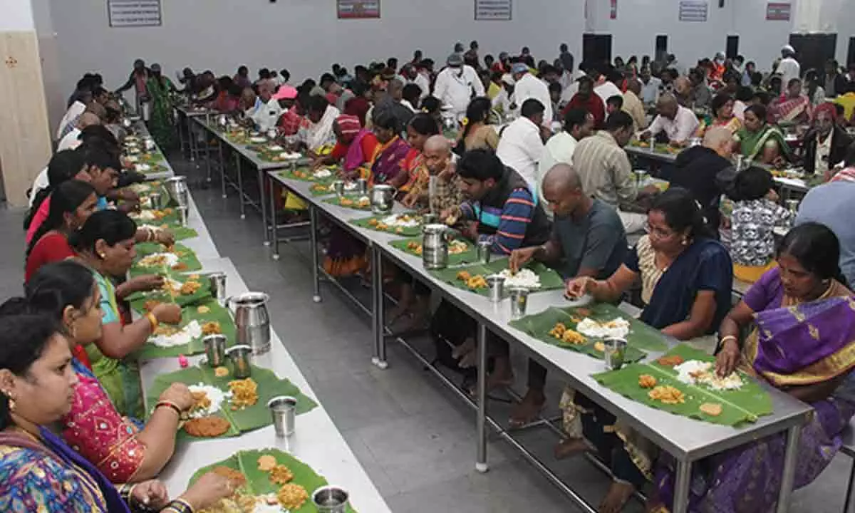 Non stop Anna Prasadam  supply on Garuda Seva day, catering officer Shastri