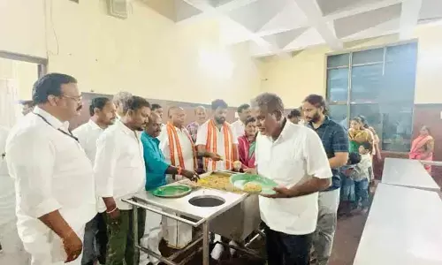 Visakhapatnam: Annaprasadam resumes at night in Simhachalam