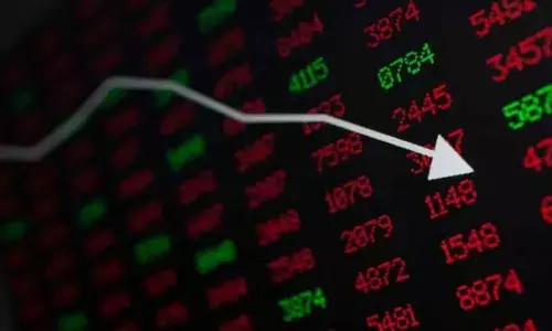 Fin stocks pull indices lower