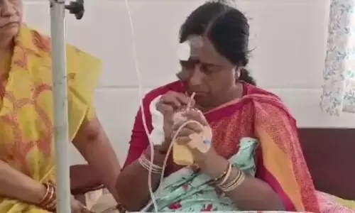 Konda Surekha suffers minor injuries during Congress bike rally in  Bhupalpally