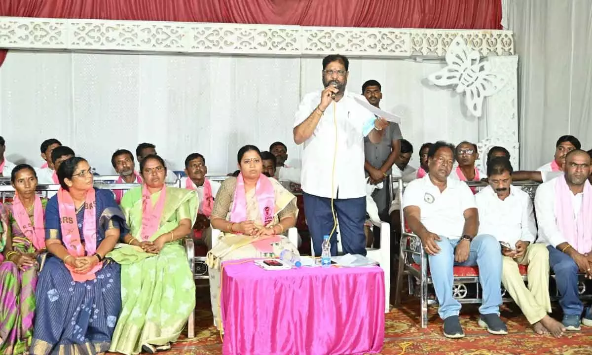 MP Vaddiraju Ravichandra speaking at a party meeting in  Yelladhu on Wednesday