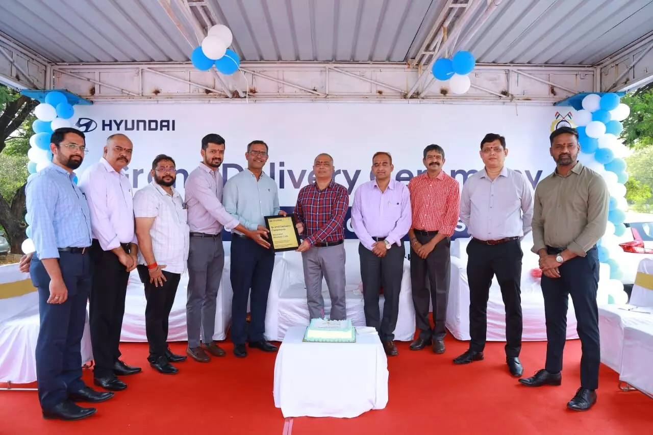 Hyundai Motor India Ltd delivers Alcazar cars to CRPF in Secunderabad
