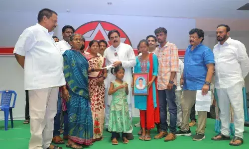 Jana Sena Party political affairs committee chairman Nadendla Manohar hands over financial assistance to the family of a deceased Jana Sena activist in Kakinada on Thursday