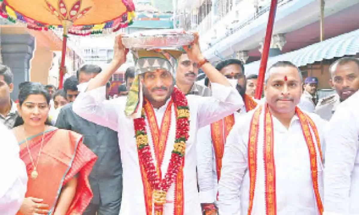 Vijayawada: CM YS Jagan Mohan Reddy offers silk robes to the Goddess Durga