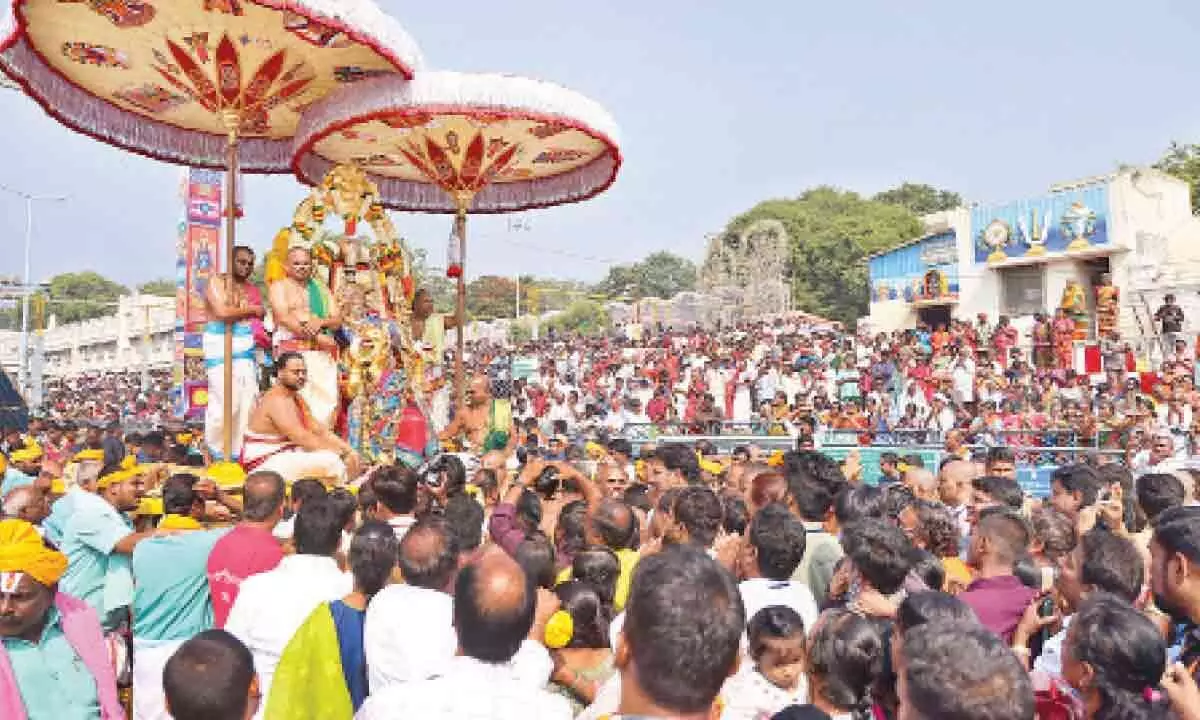 Tirumala: Malayappa blesses devotees on Hanumantha, Gaja vahanams