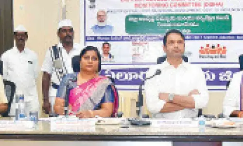 Eluru: Officials told to expedite development works