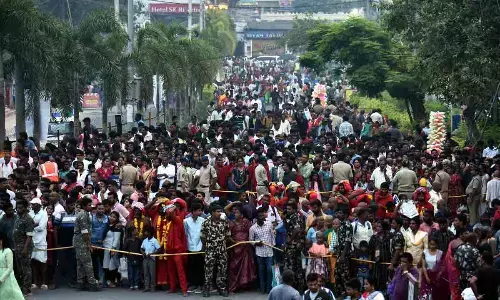Vijayawada: Sea of devotees throng Durga shrine atop hill