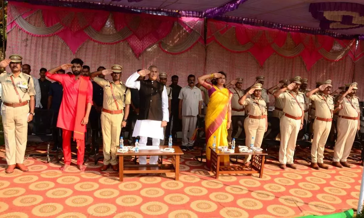 BC Welfare Minister Chelluboina Srinivasa Venu Gopala Krishna, District SP P Jagadeesh, MP Margani Bharat Ram and others paying homage to police martyrs at Rajamahendravaram on Saturday