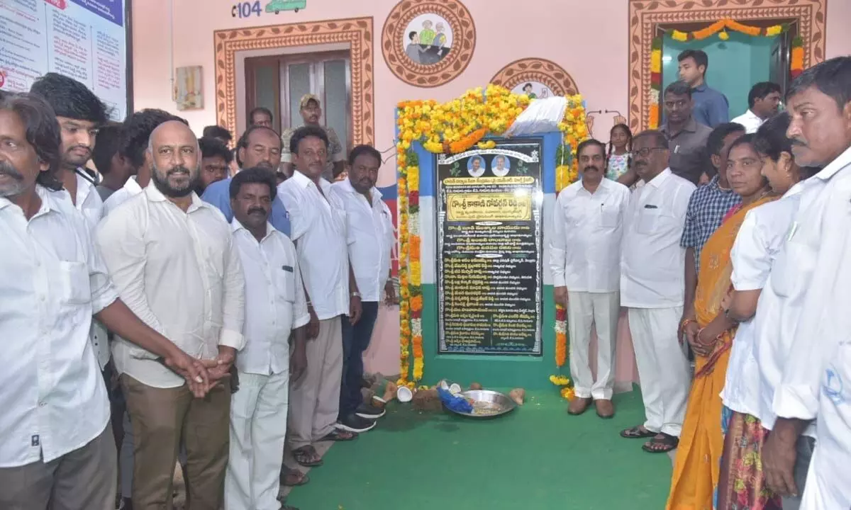 Agriculture Minister Kakani Govardhan Reddy inaugurating Dr Y S Rajasekhara Reddy Health Clinic in Tothapalle Gudur on Saturday