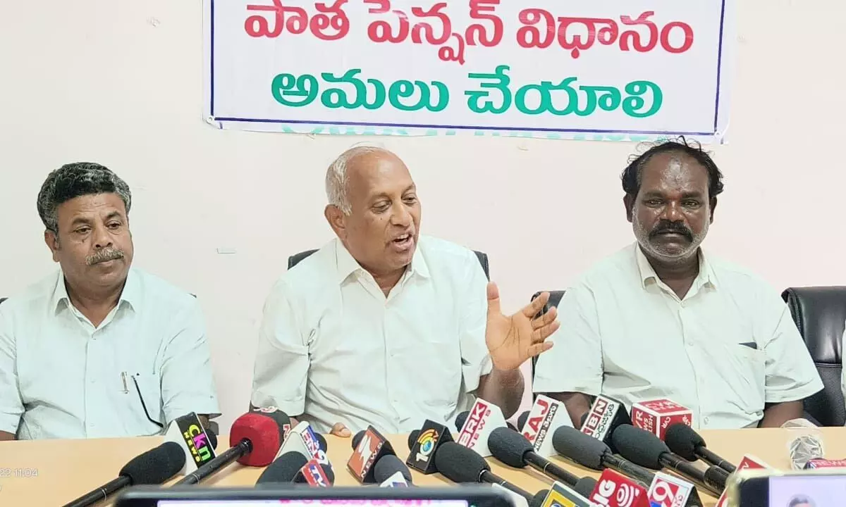 Senior Congress leader Dr Chinta Mohan speaking to the media in Kuppam in Chittoor district on Sunday