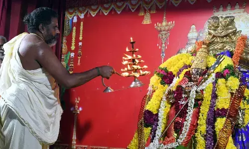 Priests performing Pancha Haratulu at atop Indrakeeladri Sri Durgamalleswara Swamy Vari Devasthanam in Vijayawada on Sunday     (Photo Ch Venkata Mastan)