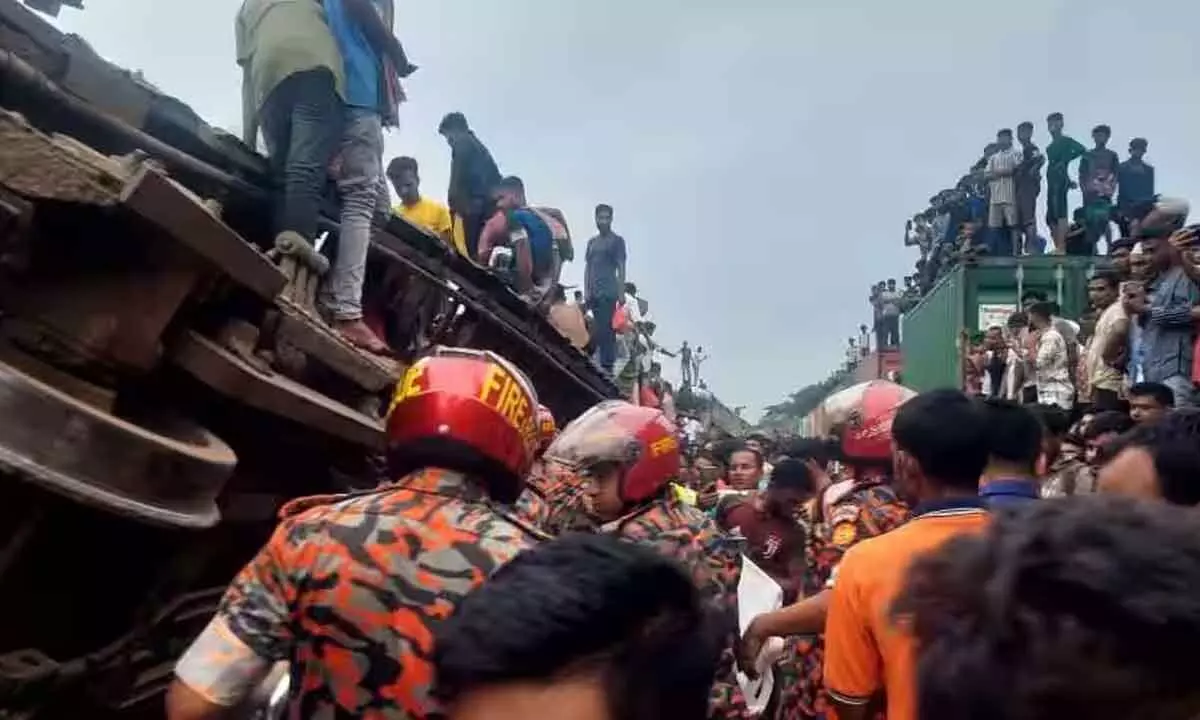 Rail communications in Dhaka resume, toll from collision rises to 17
