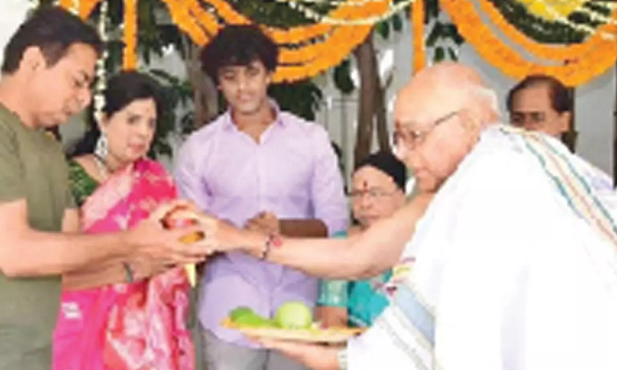 CM celebrates Dasara at Pragati Bhavan