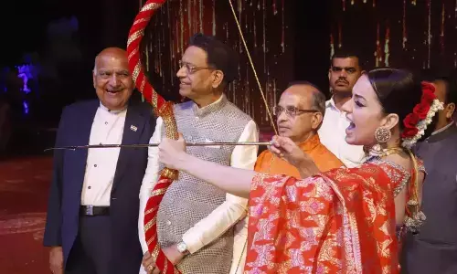 Kangana Ranaut Shatters Tradition: First Woman To Burn Ravana Effigy At Lav Kush Ramlila Event