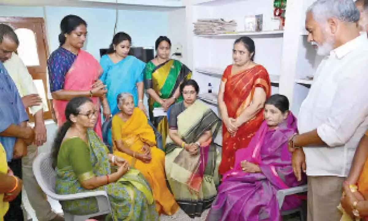 Tirupati: N. Chandrababu Naidu deeply hurt by deaths of innocent persons, says wife Bhuvaneswari