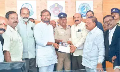 Rajamahendravaram: TDP files complaint against YSRCP leaders for violating Section 30