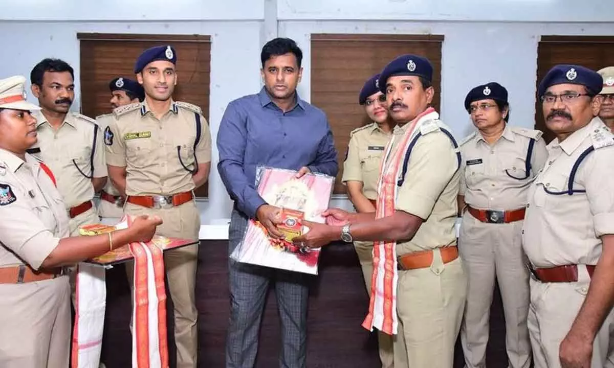 Police Commissioner Kanthi Rana Tata felicitating police officers in Vijayawada on Thursday