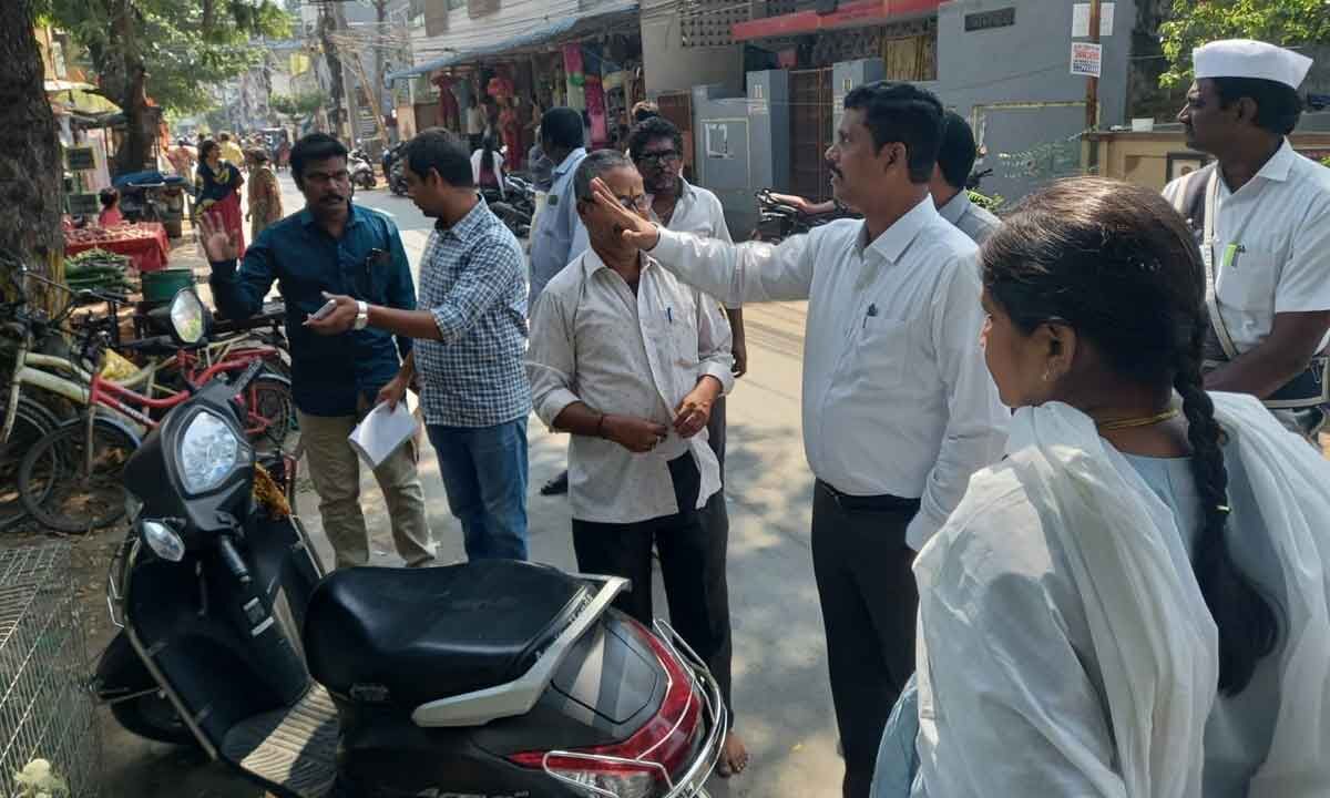 Vijayawada: Collector visits Indira Gandhi Labour Colony