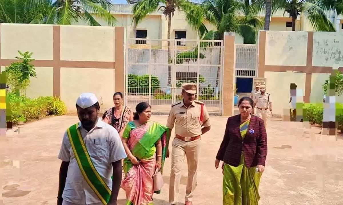 Rajamahendravaram: DLSA secretary visits Central jail