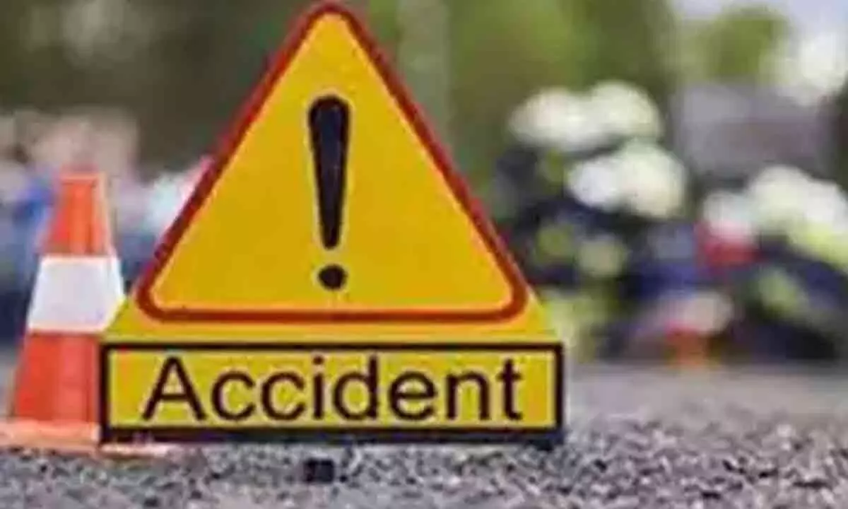 Husband dies, wife critical after bike hits garbage vehicle in Mangalagiri