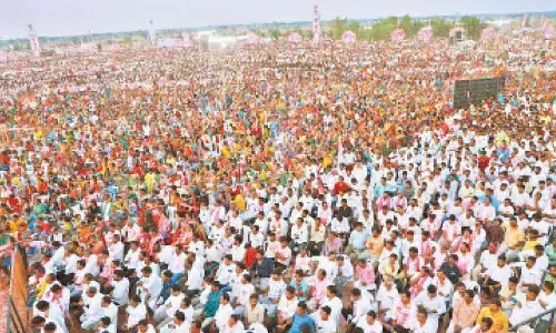 Munugodu: Dance, drama, songs mark BRS meeting