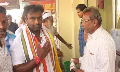 Vishnuvardhan Reddy followers protests at Gandhi Bhavan over denial of ticket