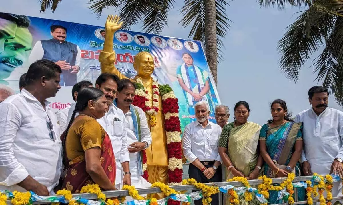 YSRCP MPs V Vijayasai Reddy, Mopidevi Venkata Ramana and other party leader pay tributes at YSR statue during Samajika Sadhikara bus yatra in Bapatla on Saturday