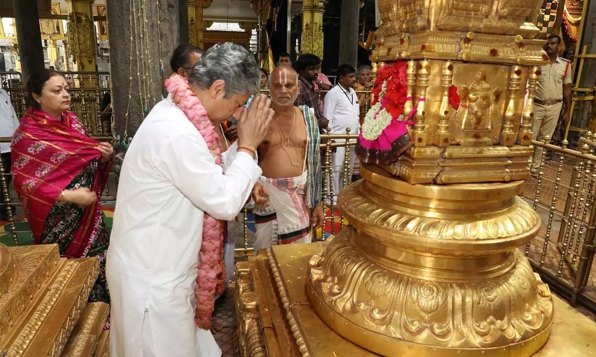 Andhra Pradesh High Cour Chief Justice Dheeraj Singh Thakur  offers prayers at Sri Venkateswara temple at Tirumala on Saturday