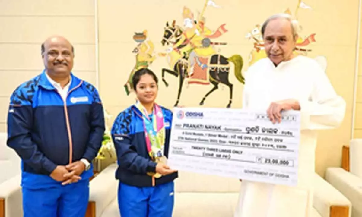 Odisha CM felicitates gymnast Pranati Nayak with cash award