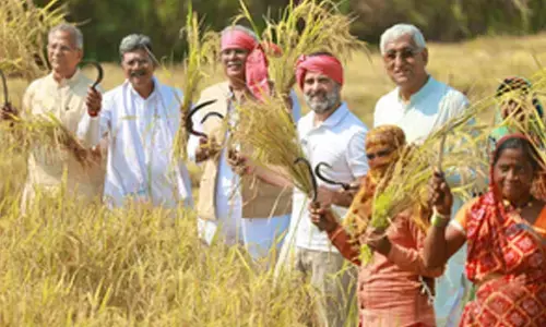 Rahul meets Chhattisgarh farmers ahead of Assembly polls