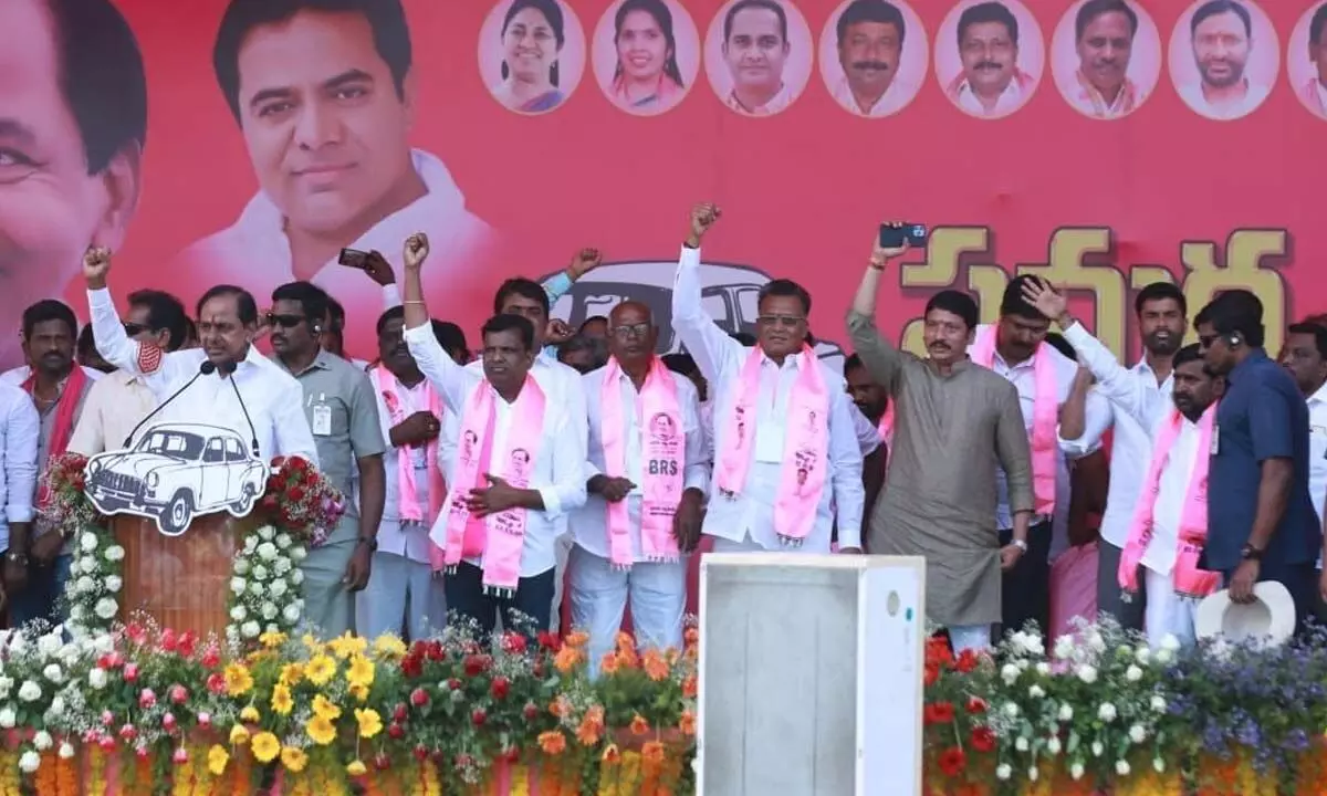 BRS chief K Chandrashekar Rao addressing an election meeting at Tungaturthi in Suryapet district on Sunday. Photo:  Mucharla Srinivas