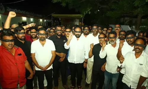 Nellore: Suspended MLA supports TDP protest