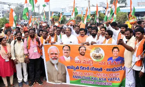 Purandeswari flags off Amrit Kalash Spl train in Vijayawada