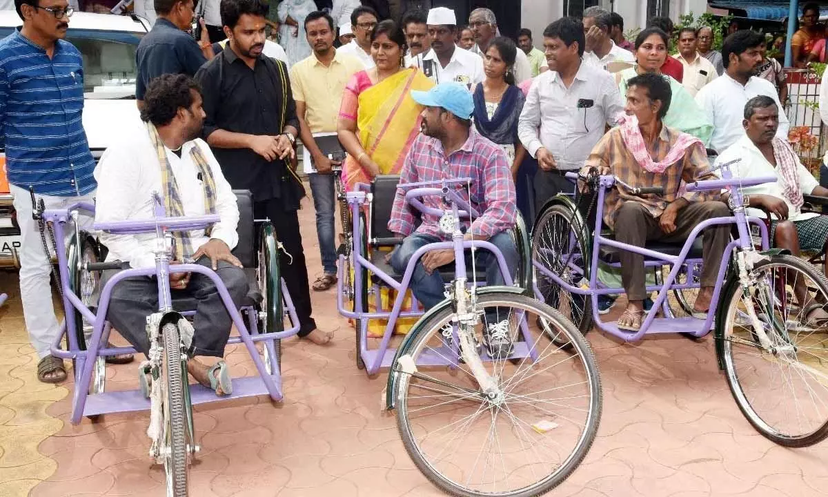 District Collector Prasanna Venkatesh distributing assistive  devices to the disabled at the Collectorate in Eluru on Monday