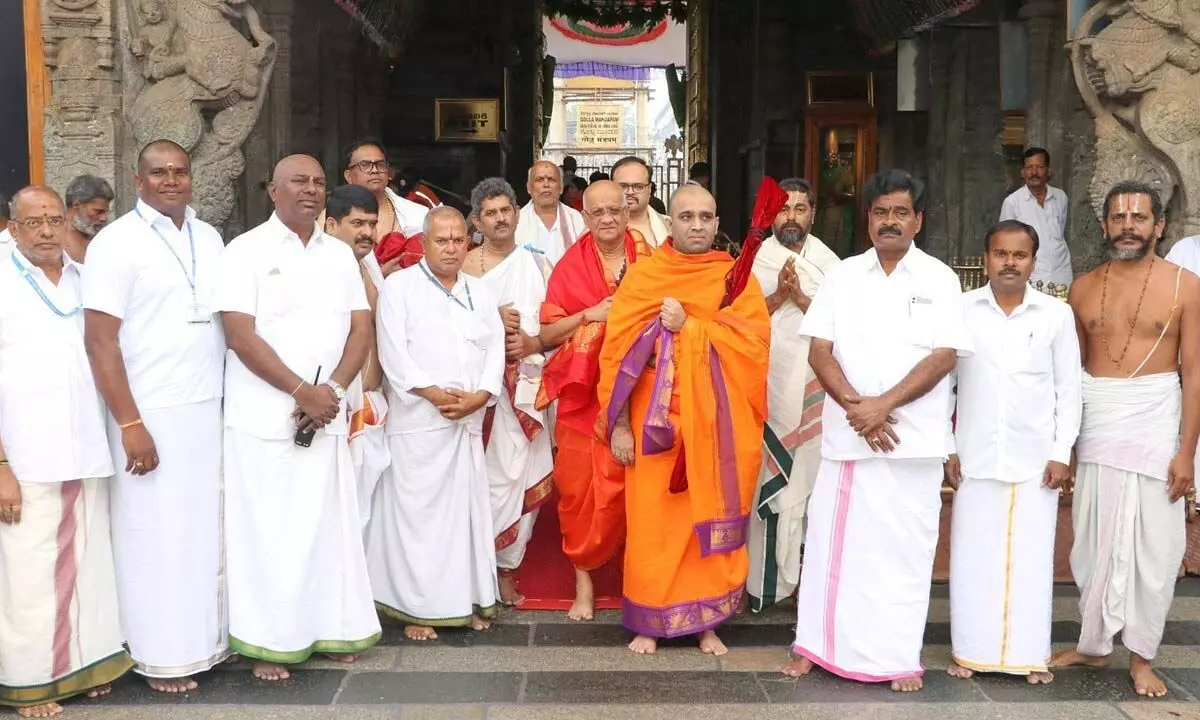 Srimad Samyamdindra Thirtha Swamiji, chief pontiff of Shree Kashi Math Samsthan at Tirumala on Monday