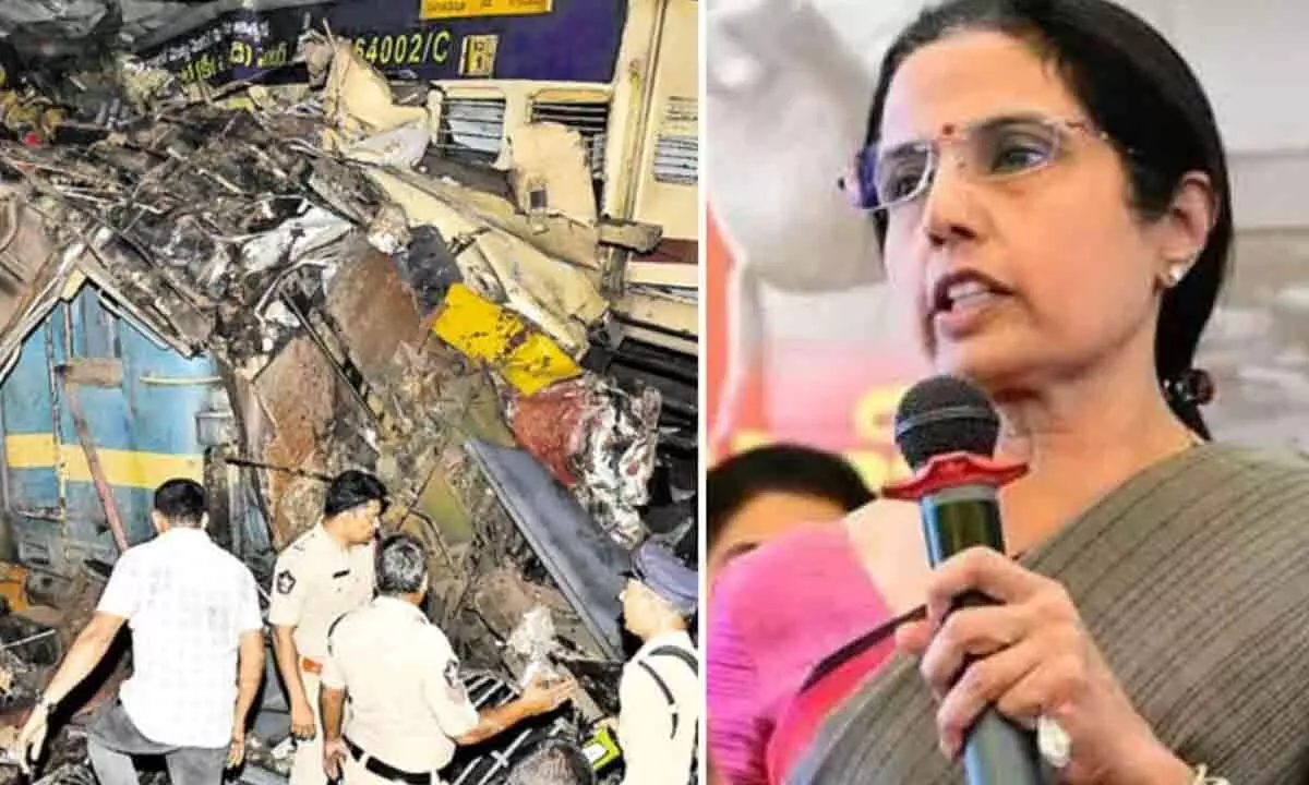 Nara Bhuvaneshwari consoles the victims of Vizianagaram train accident